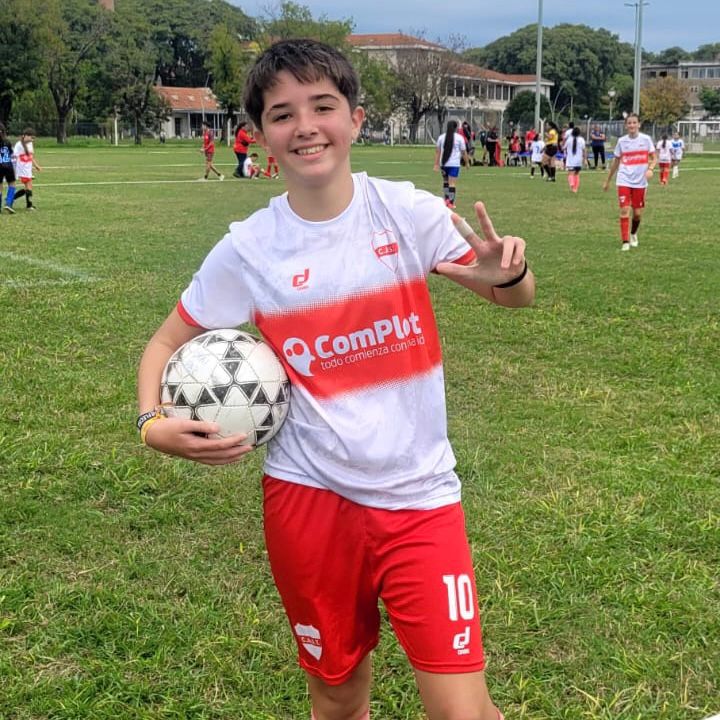 Juega al fútbol en el femenino de San Telmo en Funes y la convocaron para la selección sub 12 de Rosario
